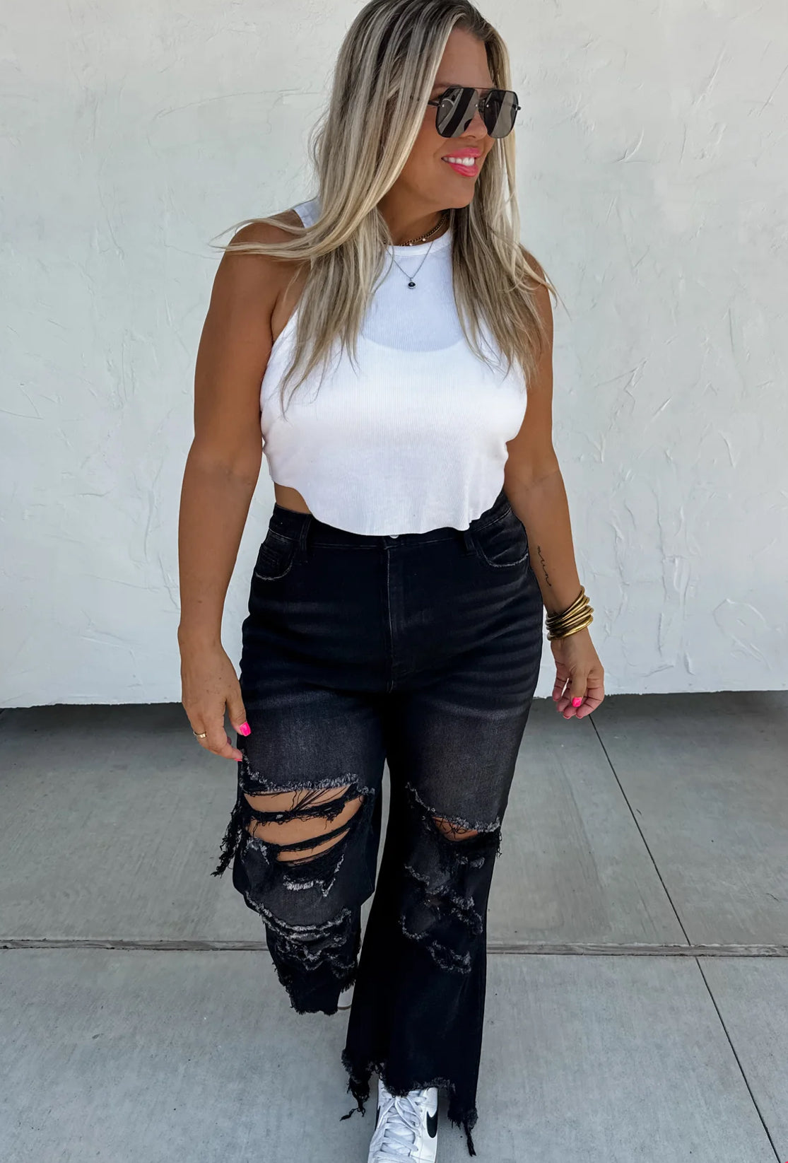 BLACK URBAN DISTRESSED CROP JEAN